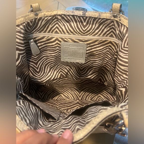 Coach Straw handbag with brown zebra interior lining - great condition - Picture 2 of 7